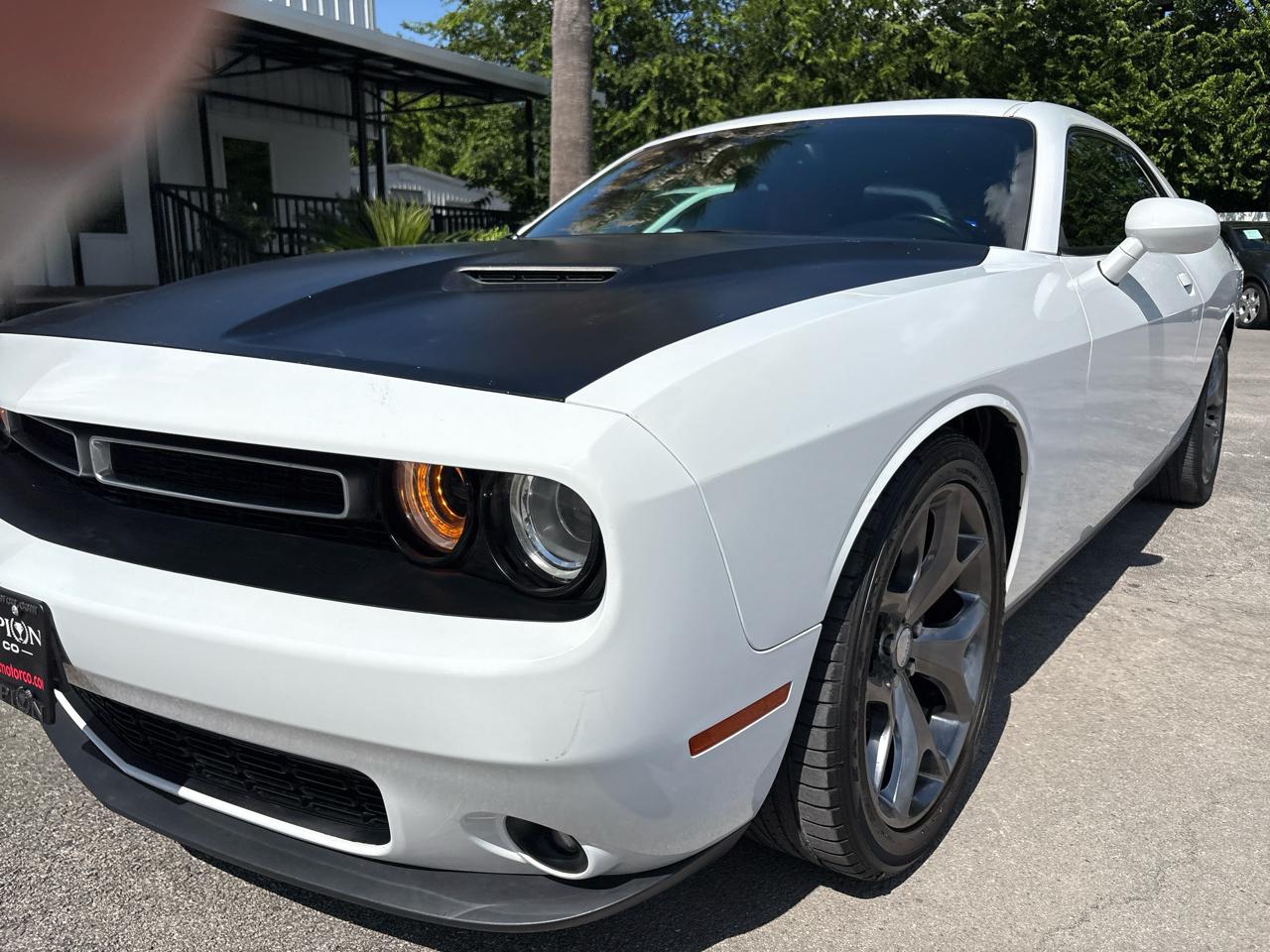 Dodge Challenger 2dr Cpe SXT Plus 2015