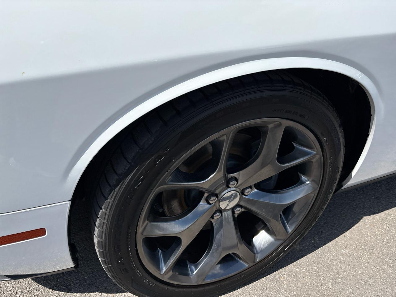 Dodge Challenger 2dr Cpe SXT Plus 2015