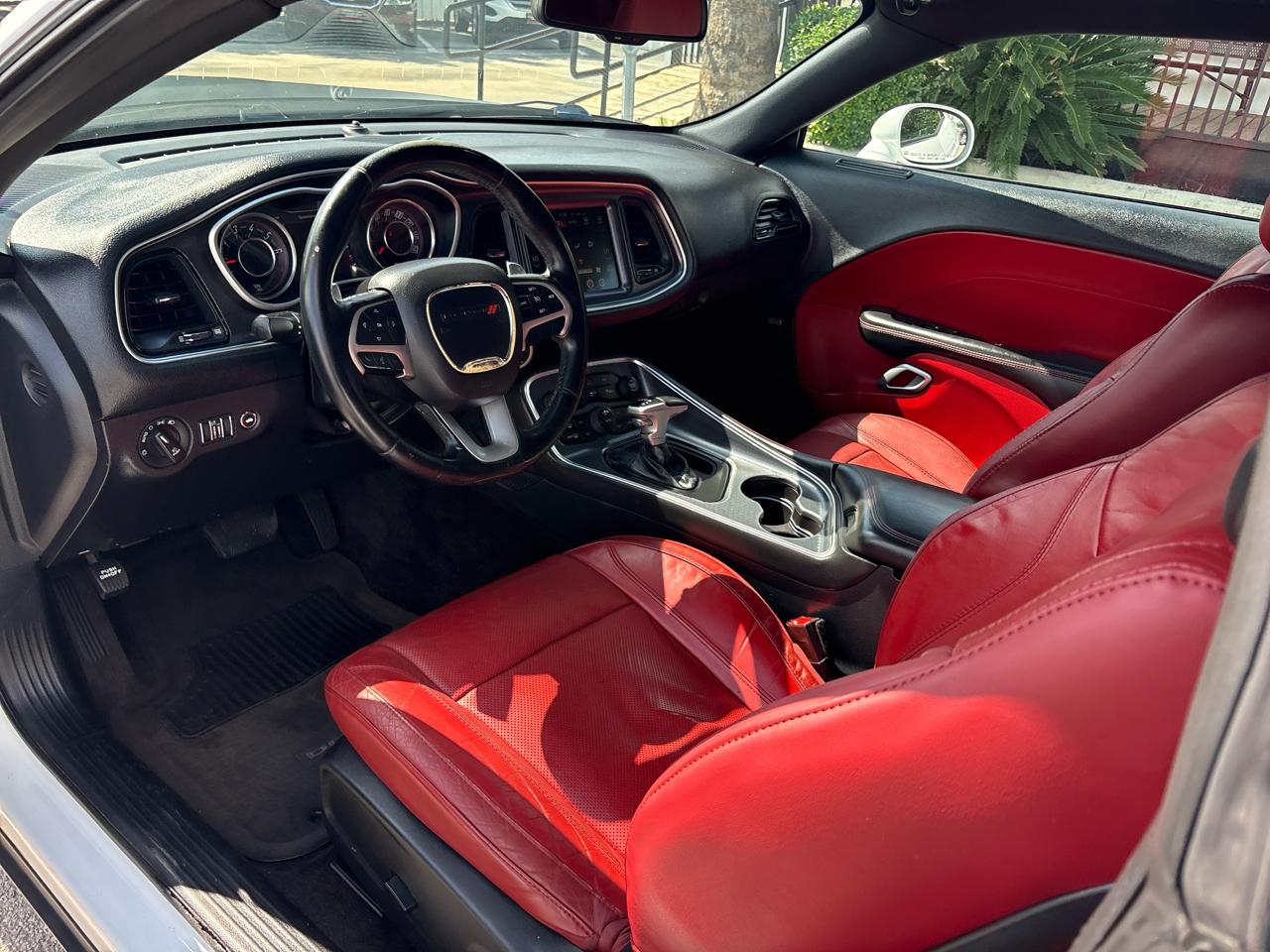 Dodge Challenger 2dr Cpe SXT Plus 2015