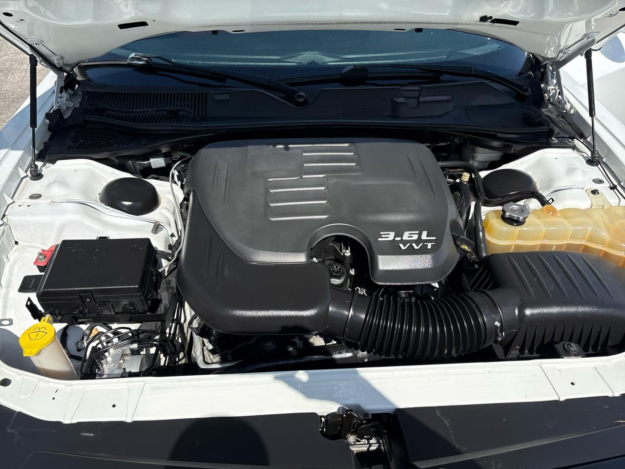 Dodge Challenger 2dr Cpe SXT Plus 2015