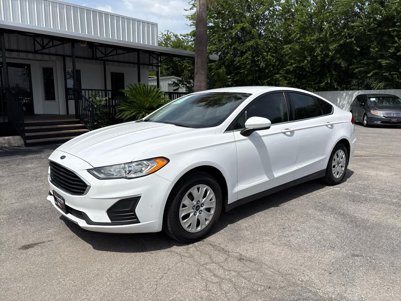 Ford Fusion S FWD 2020