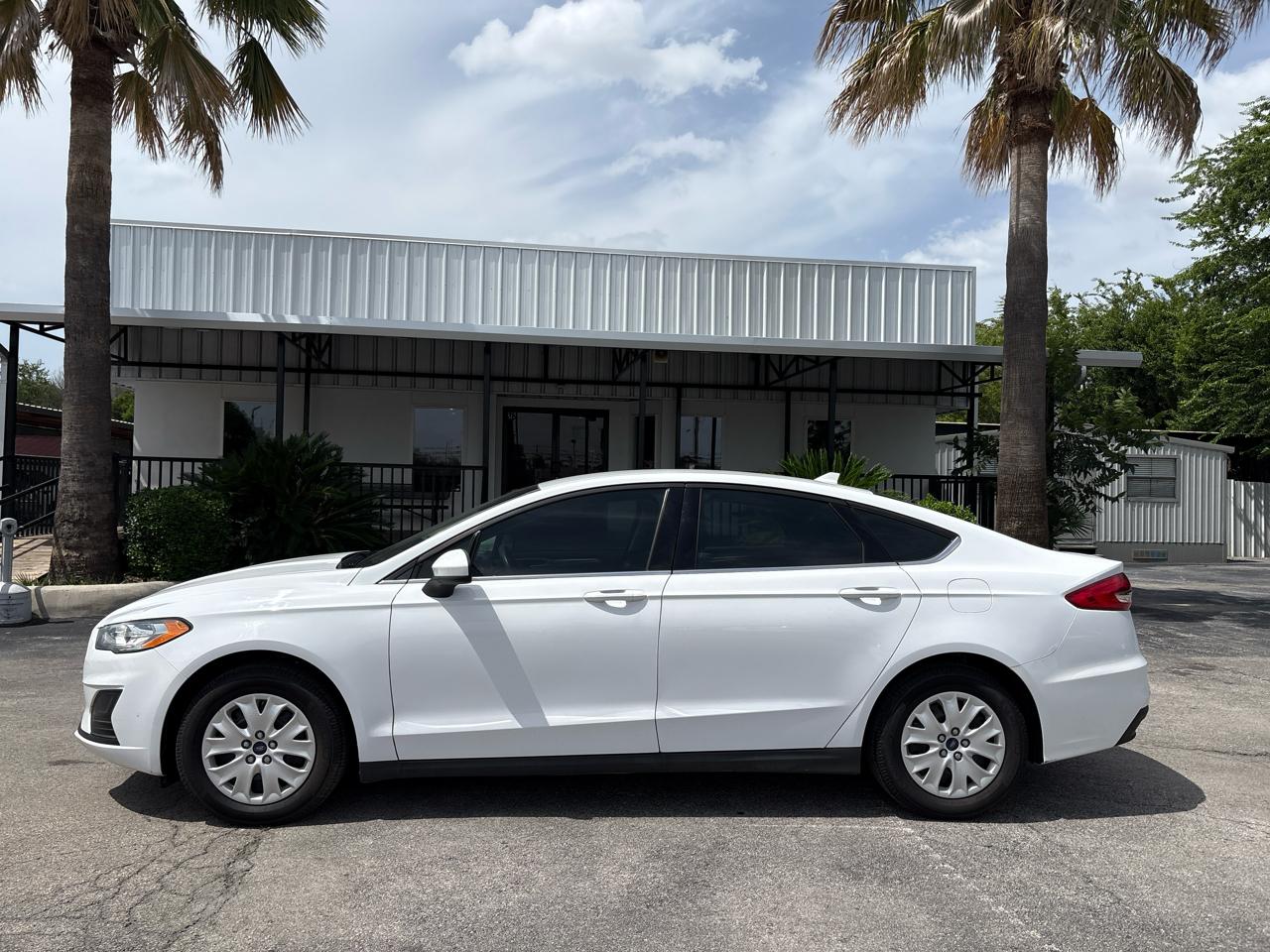 Ford Fusion S FWD 2020