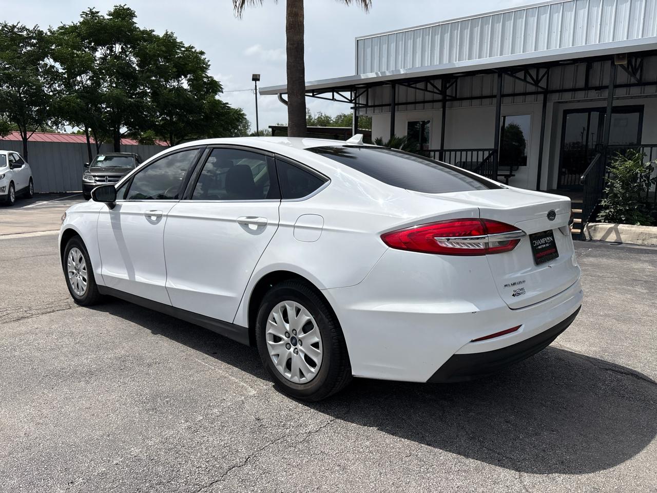Ford Fusion S FWD 2020