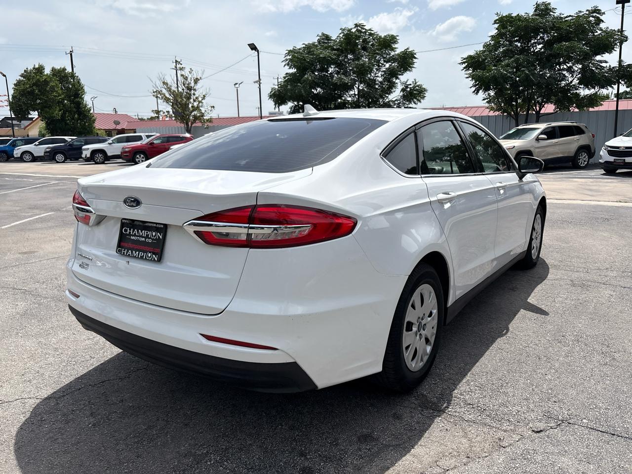 Ford Fusion S FWD 2020