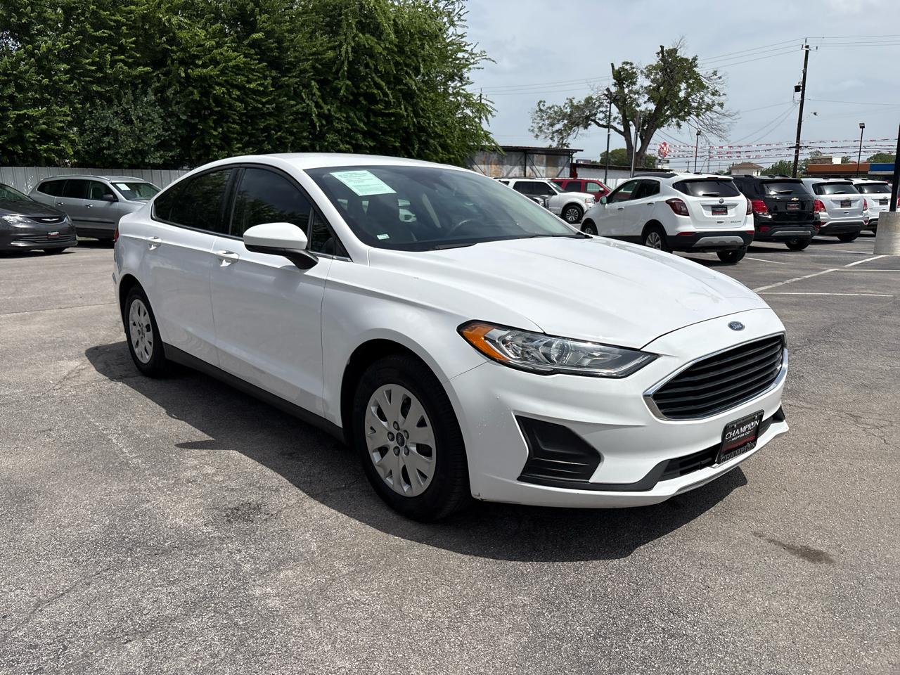 Ford Fusion S FWD 2020