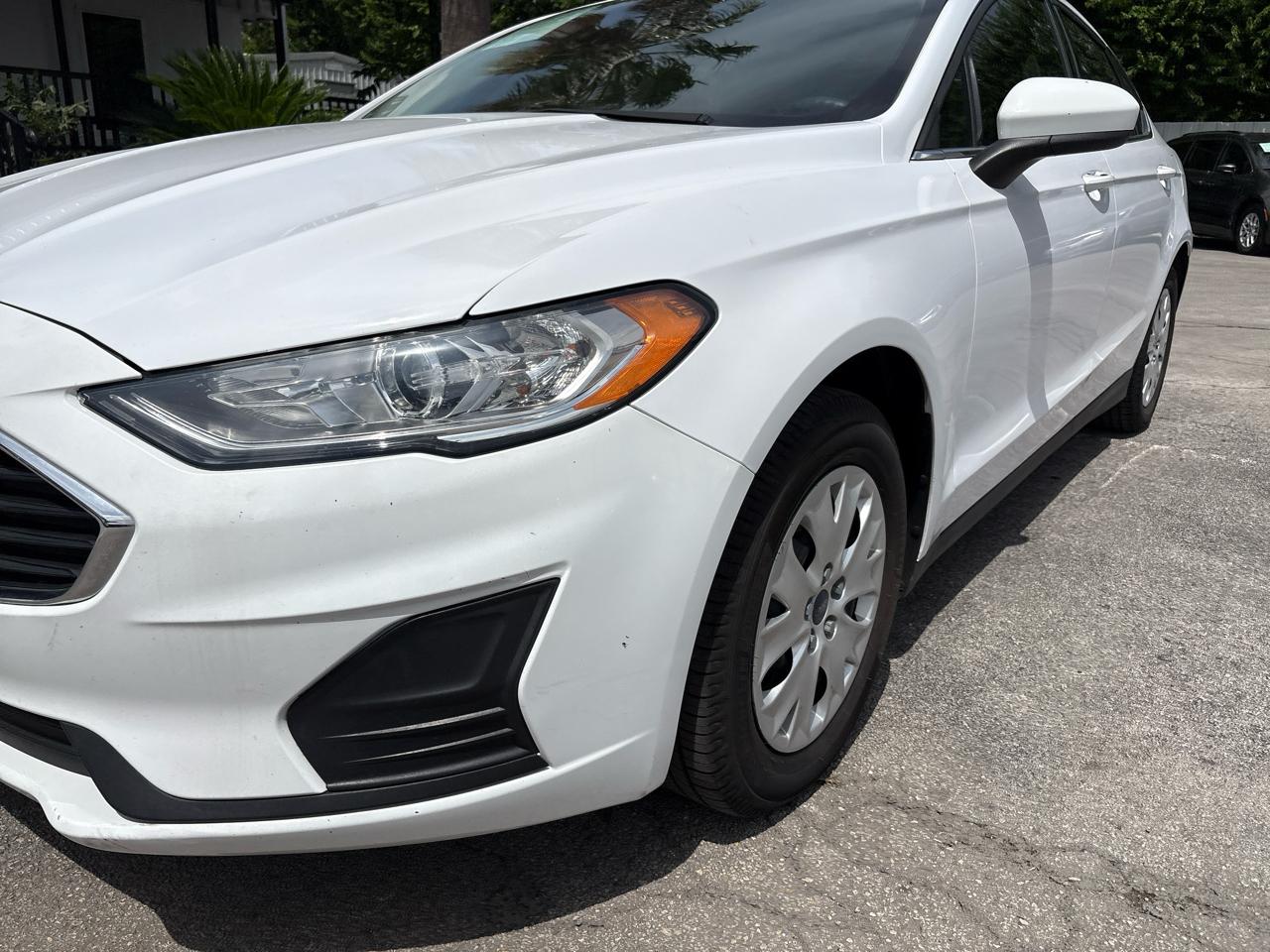 Ford Fusion S FWD 2020