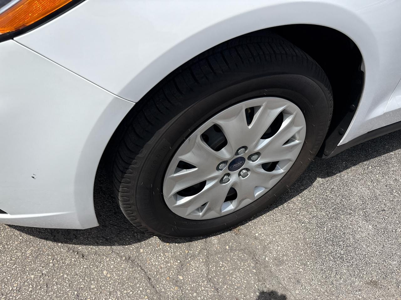 Ford Fusion S FWD 2020