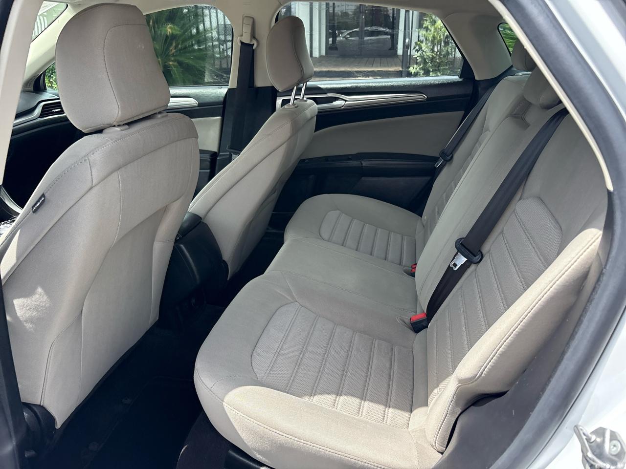 Ford Fusion S FWD 2020