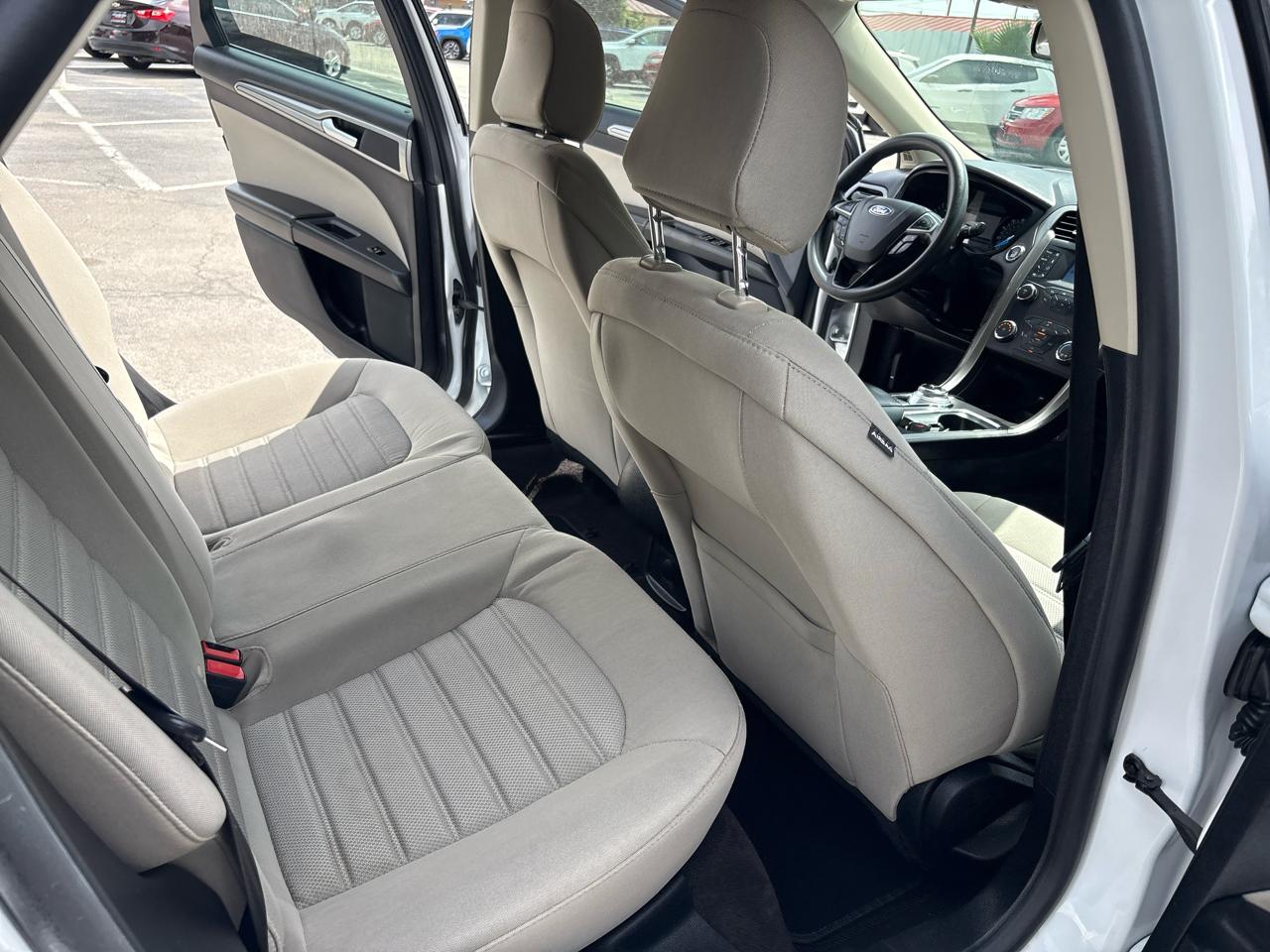 Ford Fusion S FWD 2020