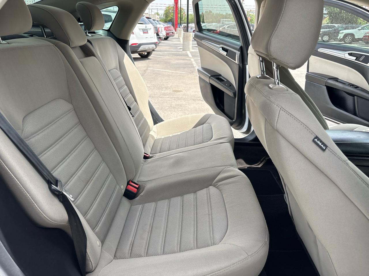 Ford Fusion S FWD 2020