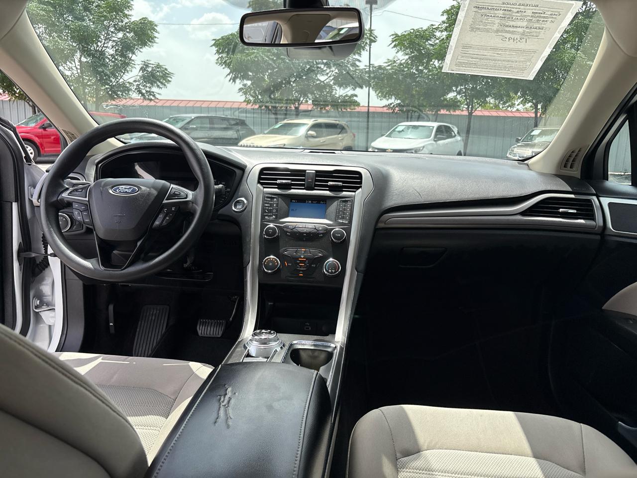 Ford Fusion S FWD 2020