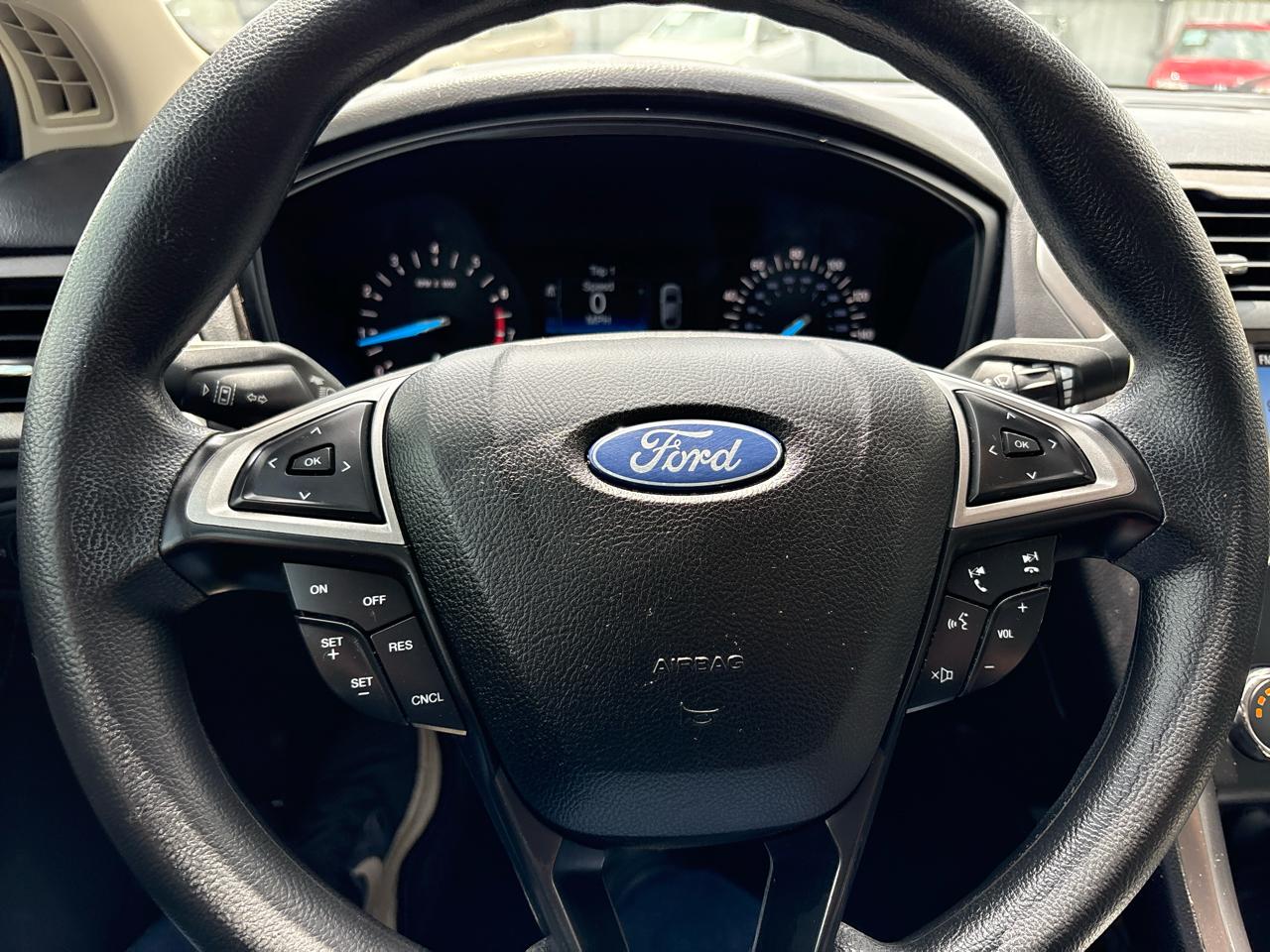 Ford Fusion S FWD 2020