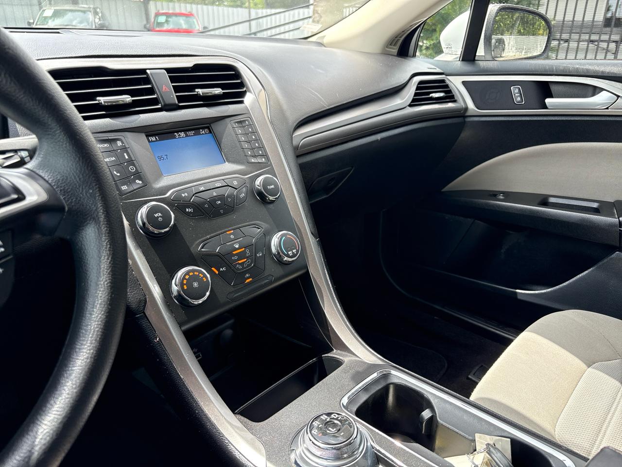 Ford Fusion S FWD 2020