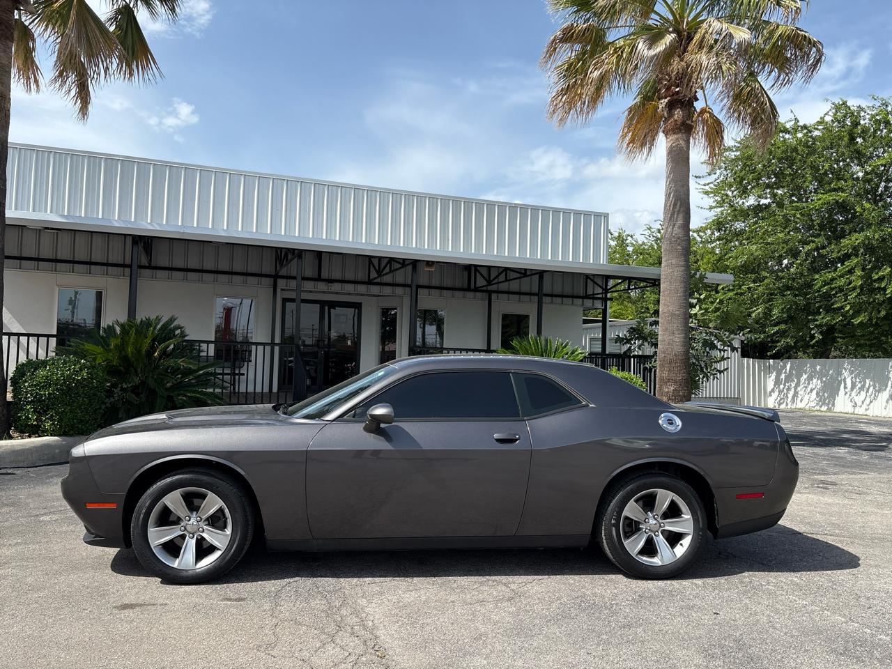 Dodge Challenger SXT RWD 2019