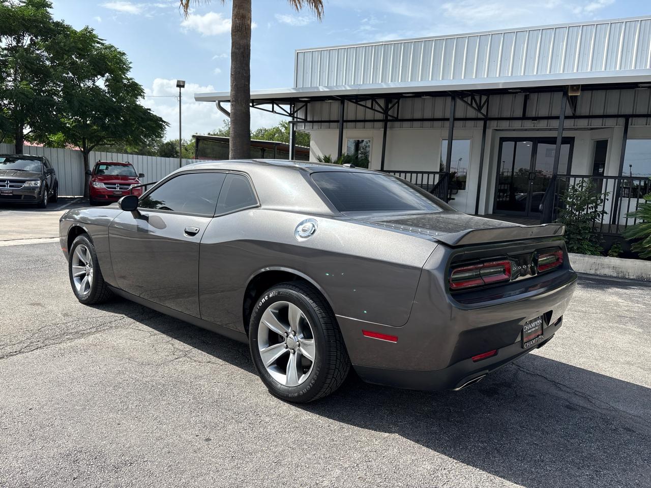 Dodge Challenger SXT RWD 2019
