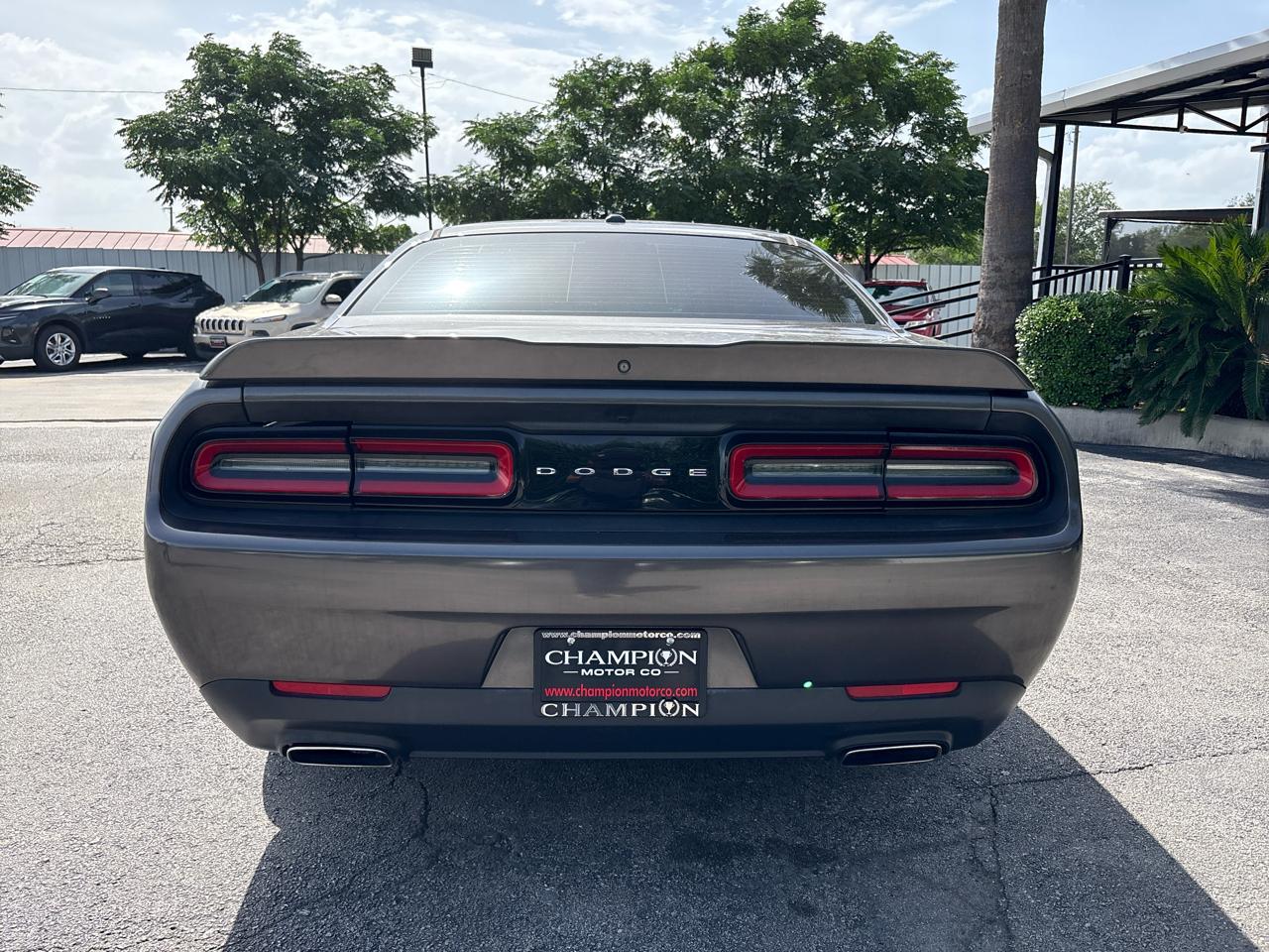 Dodge Challenger SXT RWD 2019