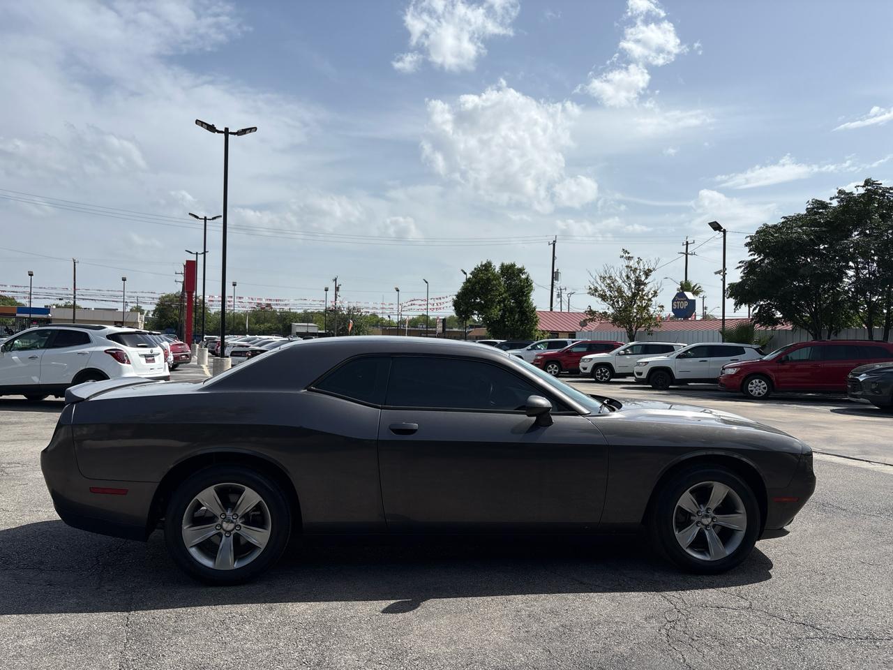 Dodge Challenger SXT RWD 2019