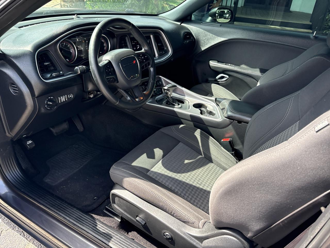 Dodge Challenger SXT RWD 2019