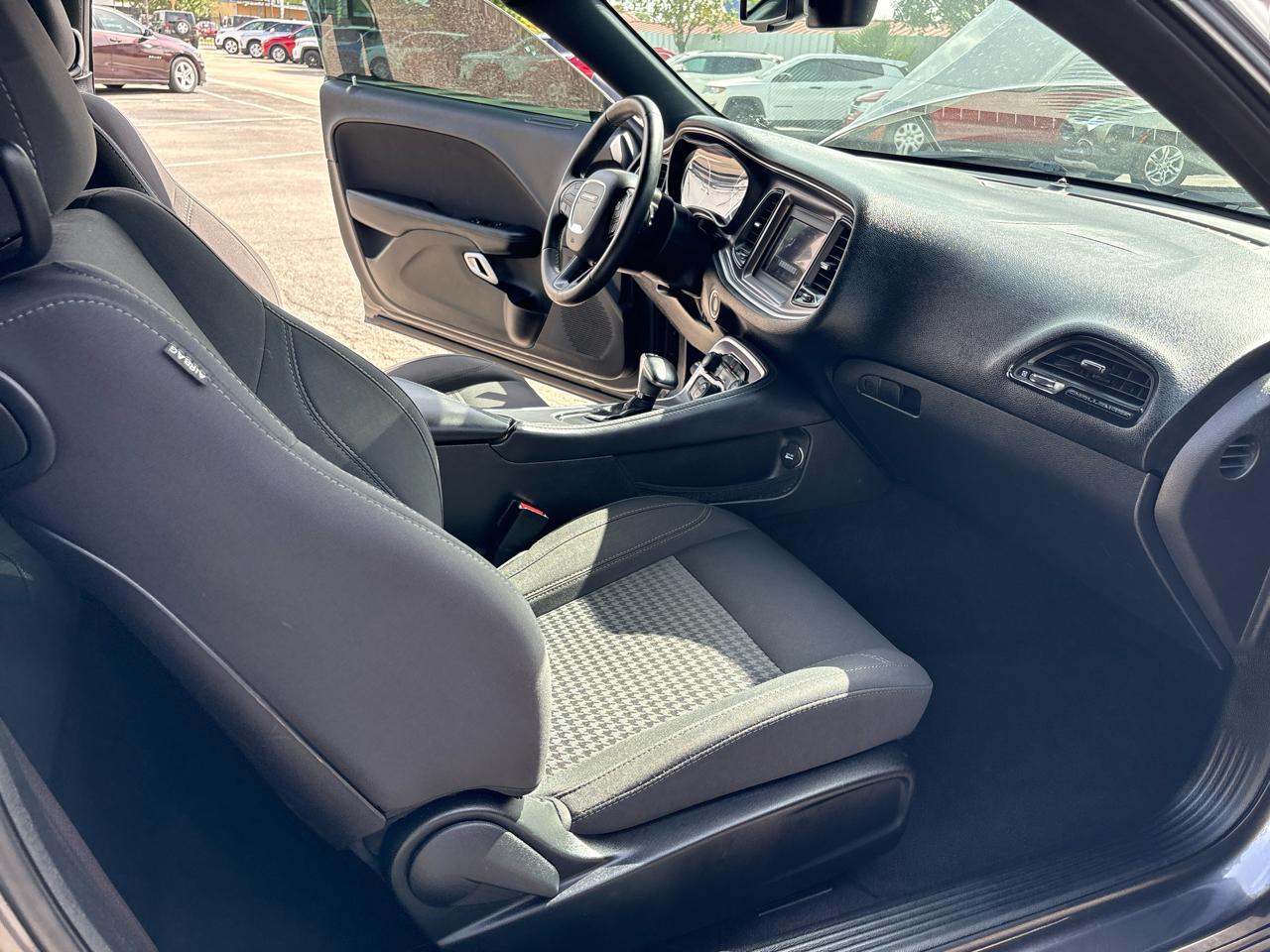 Dodge Challenger SXT RWD 2019