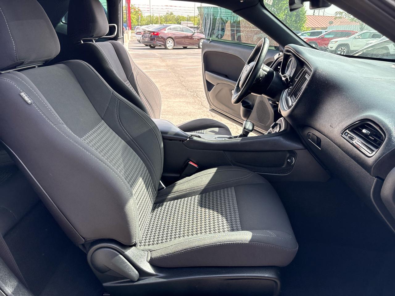 Dodge Challenger SXT RWD 2019