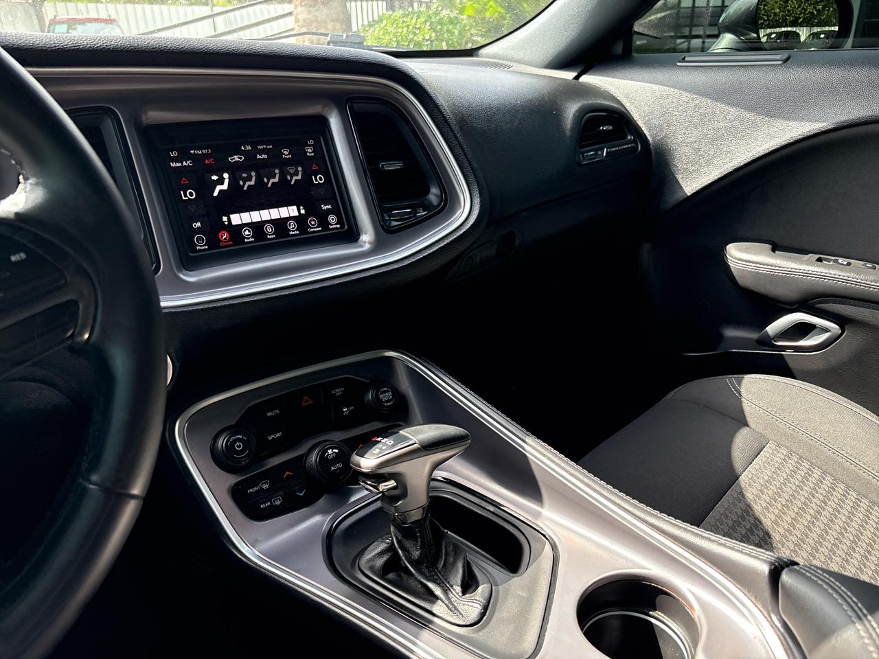Dodge Challenger SXT RWD 2019