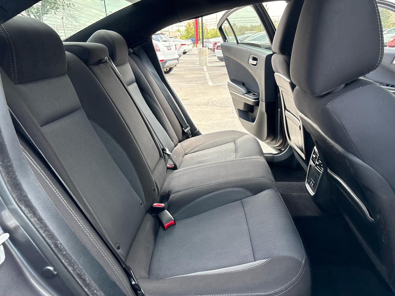 Dodge Charger 4dr Sdn SE RWD 2015