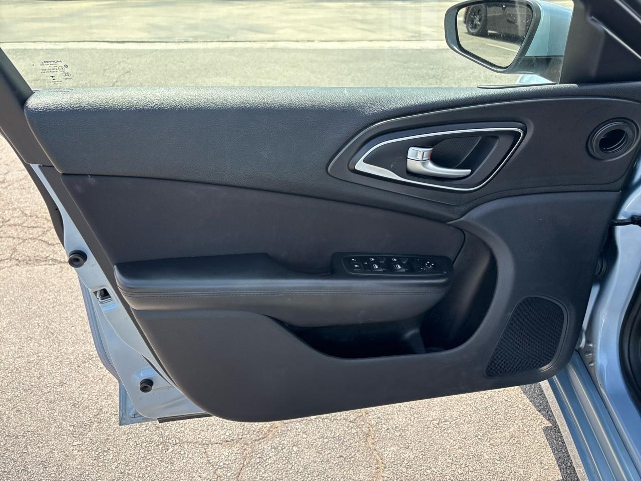 Chrysler 200 4dr Sdn Limited FWD 2015
