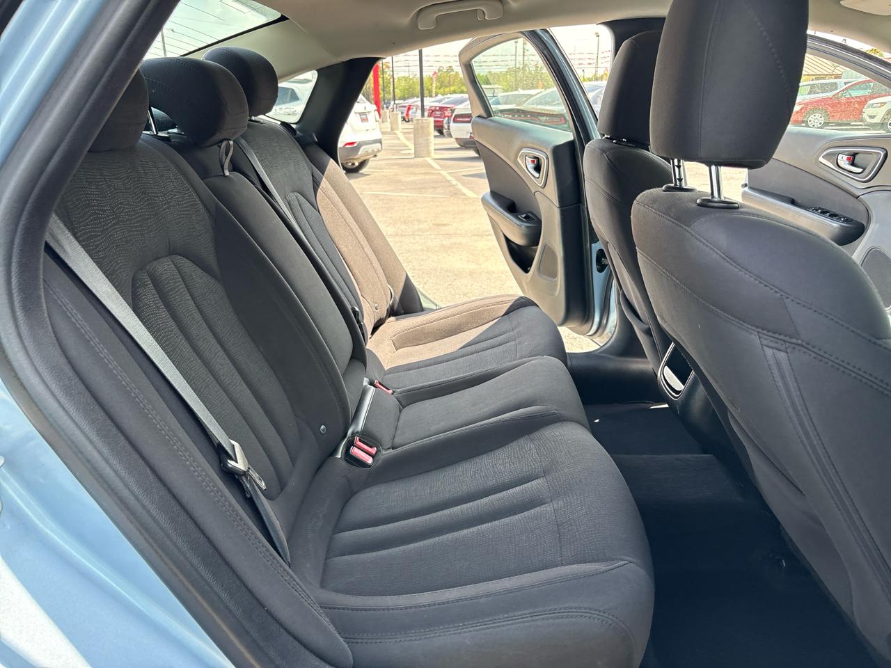 Chrysler 200 4dr Sdn Limited FWD 2015