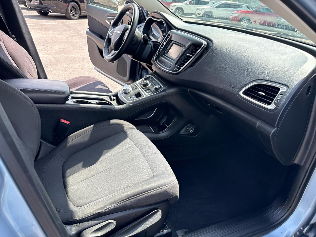 Chrysler 200 4dr Sdn Limited FWD 2015