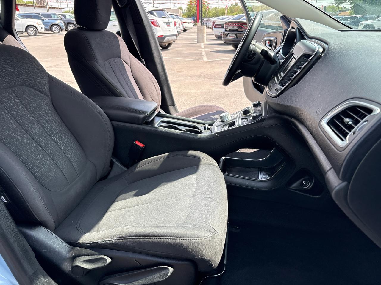 Chrysler 200 4dr Sdn Limited FWD 2015