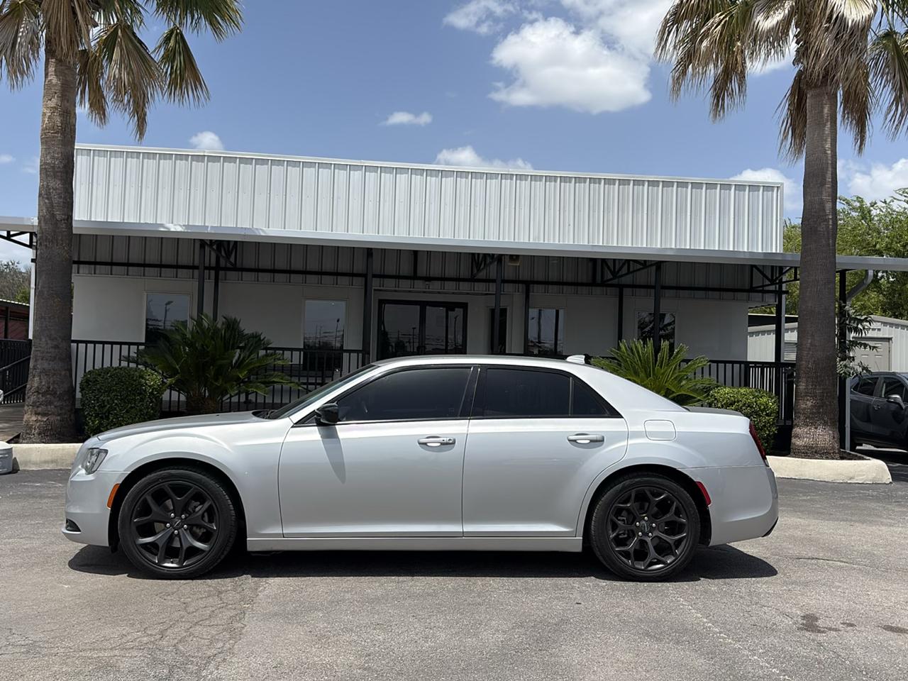 Chrysler 300 Touring RWD 2021
