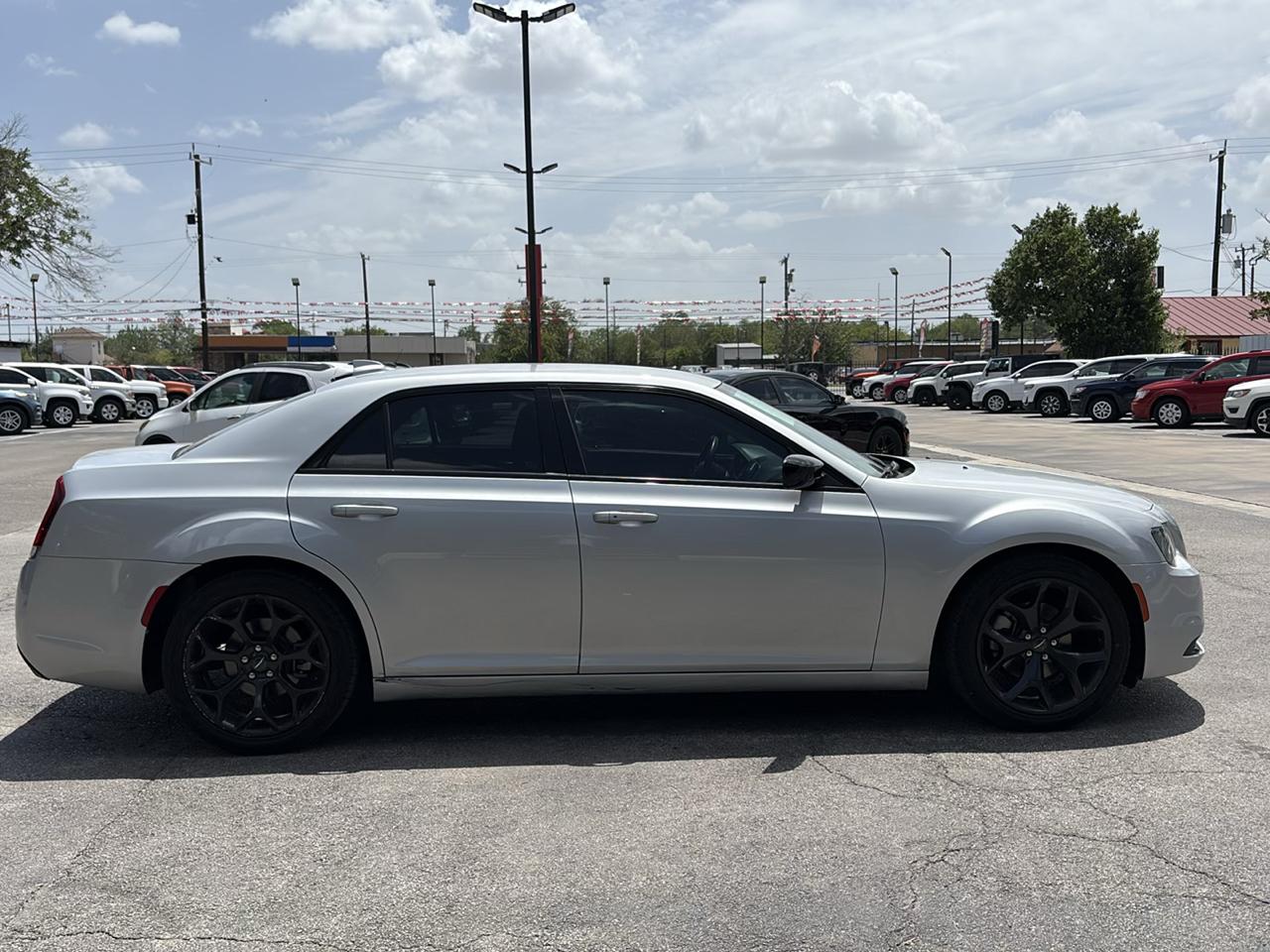 Chrysler 300 Touring RWD 2021