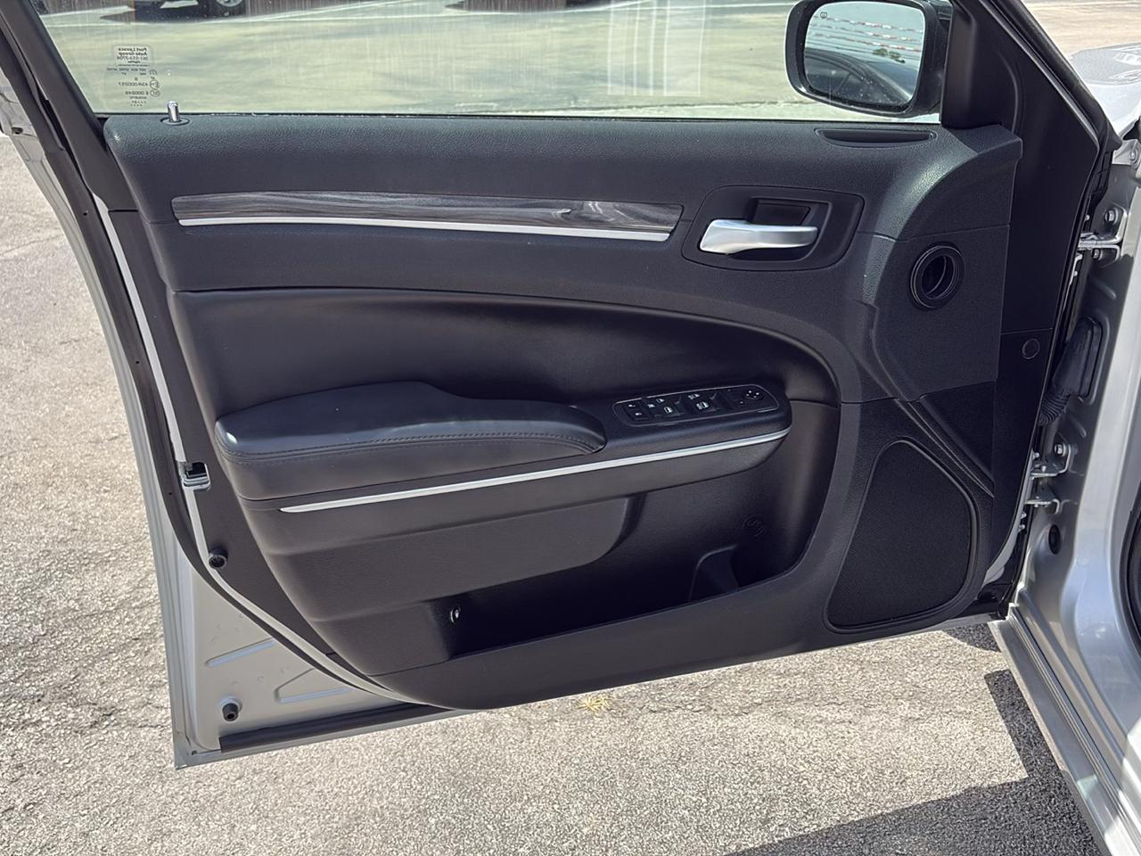 Chrysler 300 Touring RWD 2021