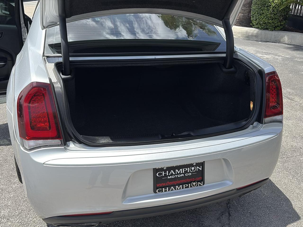 Chrysler 300 Touring RWD 2021