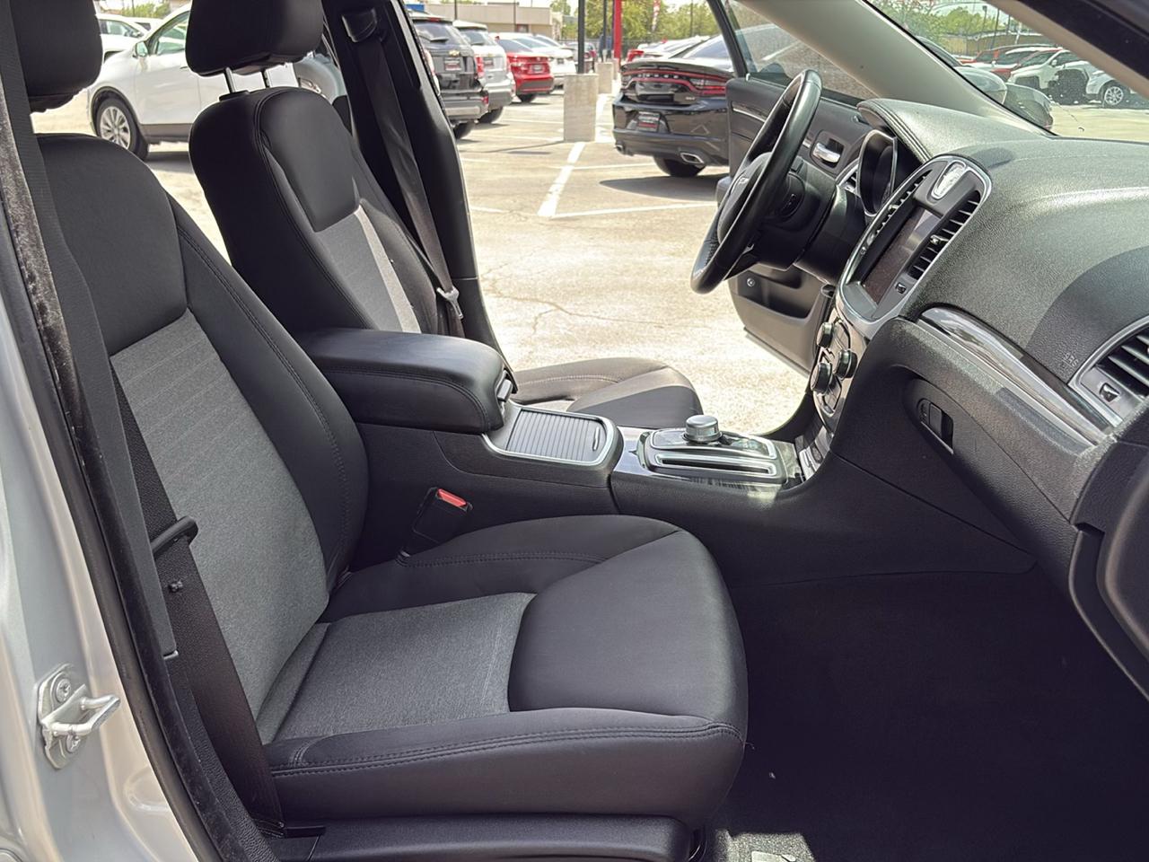 Chrysler 300 Touring RWD 2021