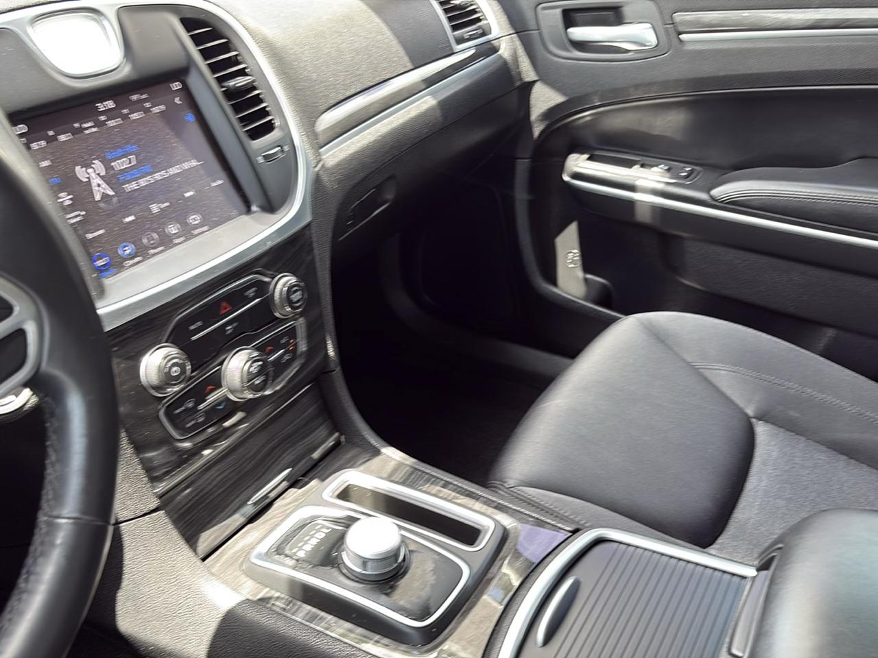 Chrysler 300 Touring RWD 2021