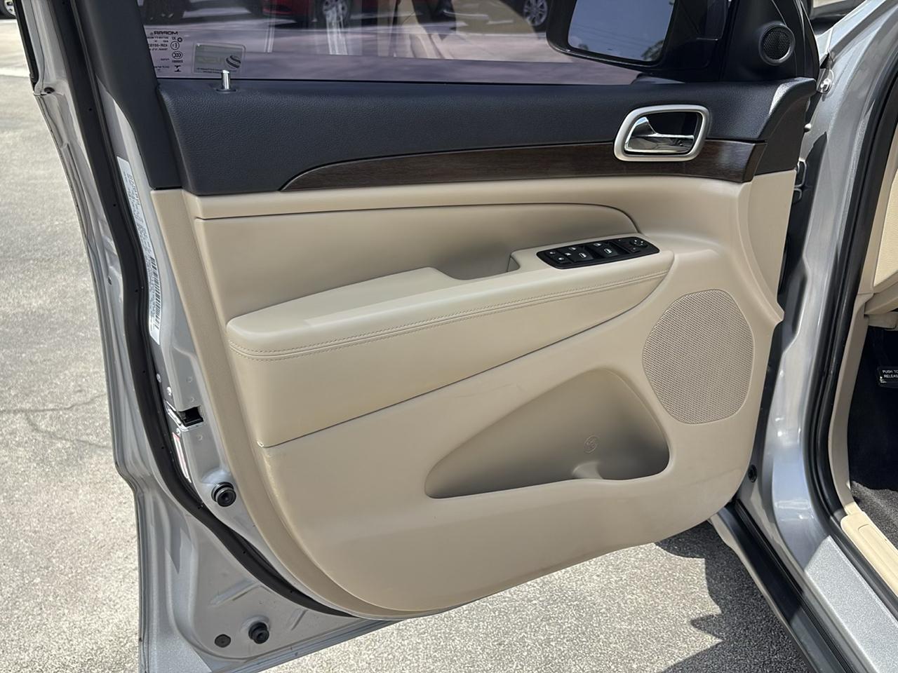 Jeep Grand Cherokee RWD 4dr Laredo 2015