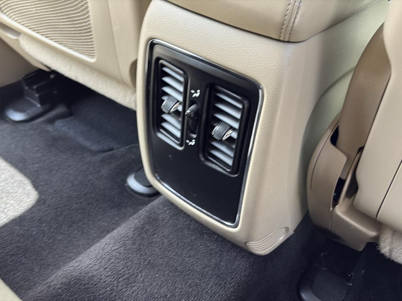 Jeep Grand Cherokee RWD 4dr Laredo 2015