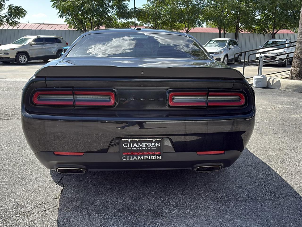 Dodge Challenger SXT RWD 2022