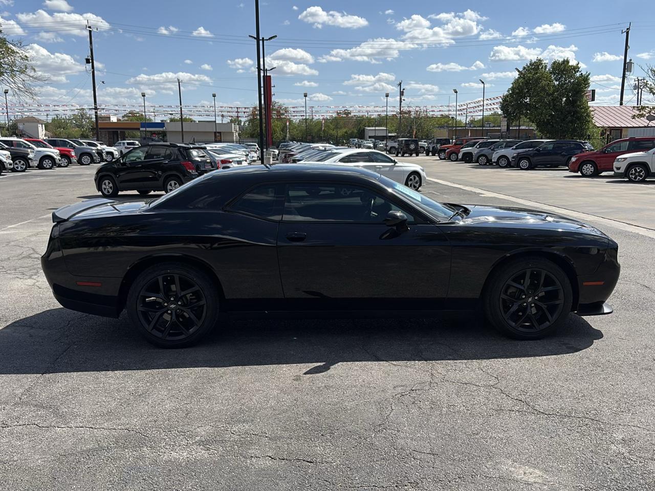 Dodge Challenger SXT RWD 2022