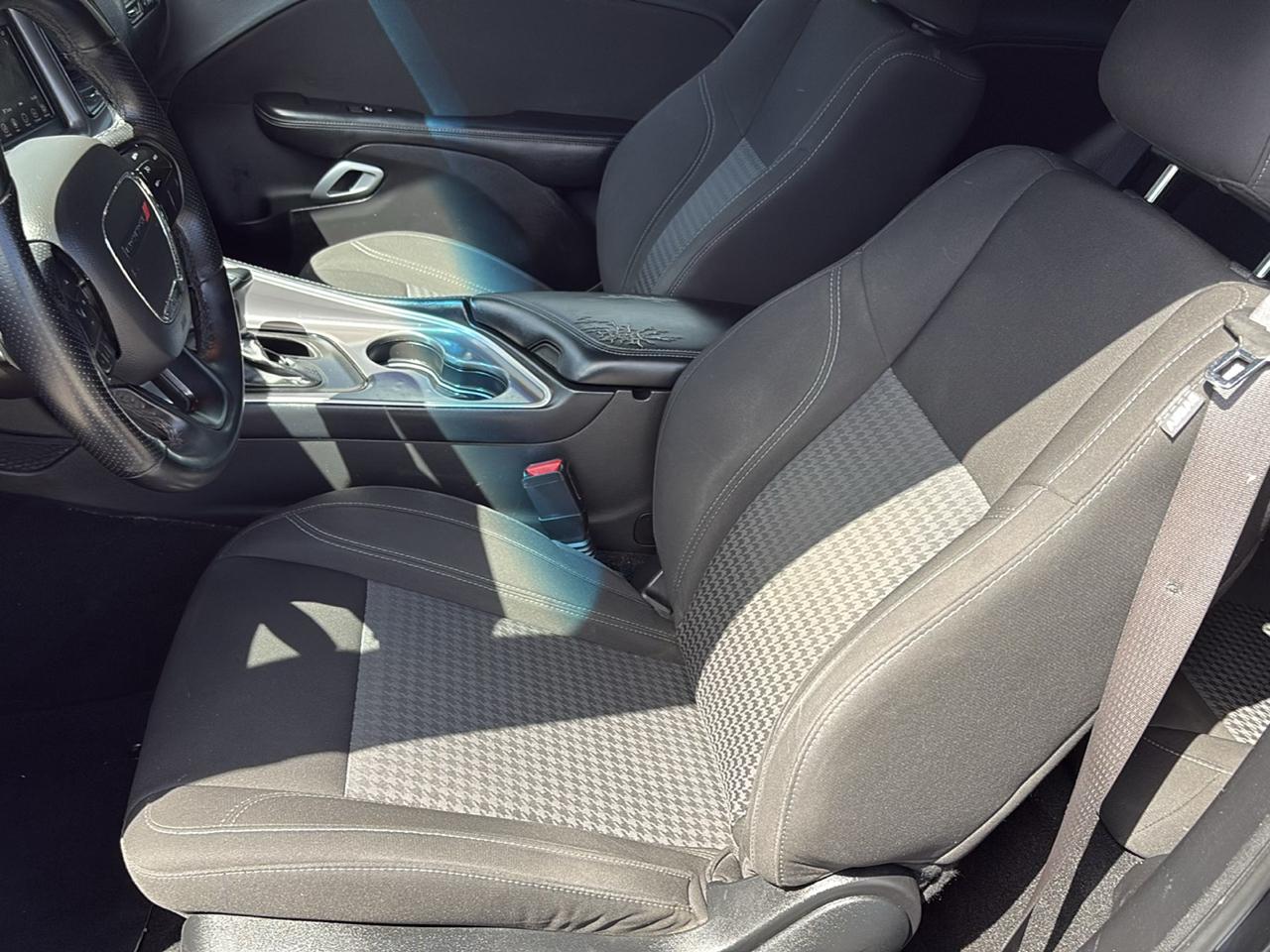 Dodge Challenger SXT RWD 2022