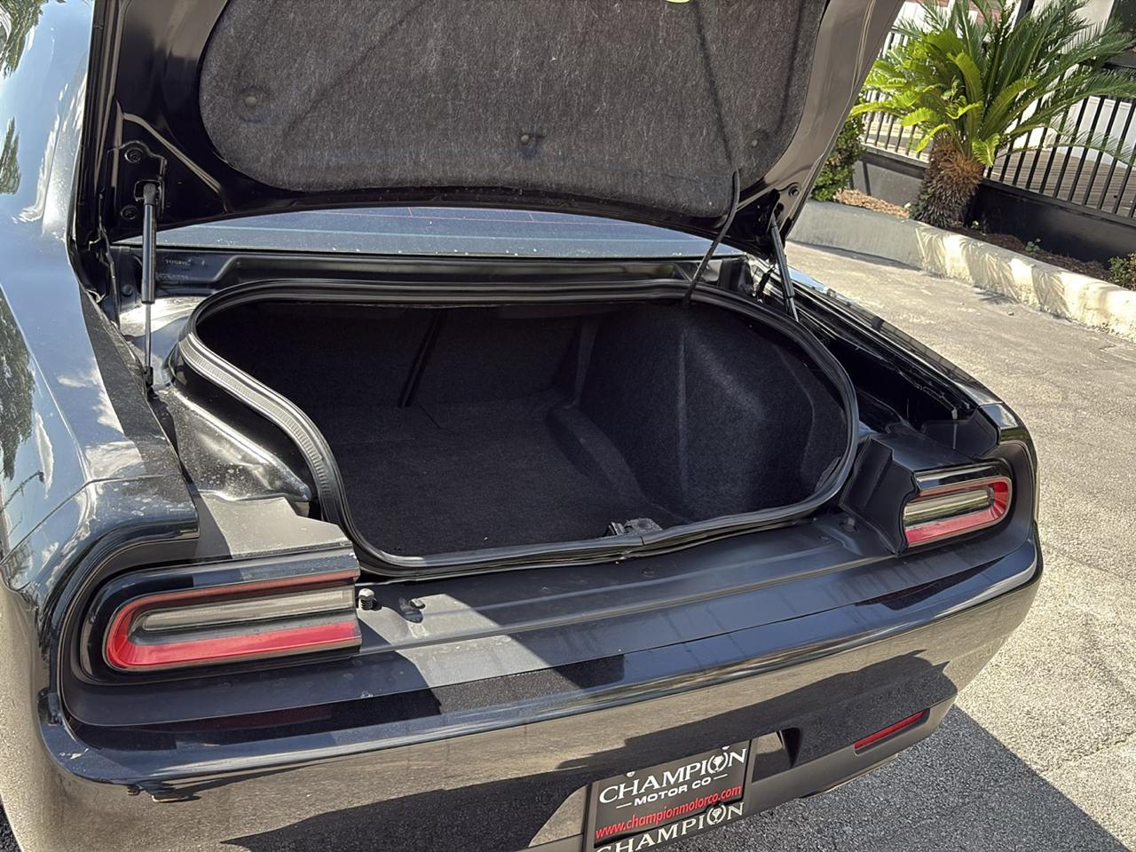 Dodge Challenger SXT RWD 2022