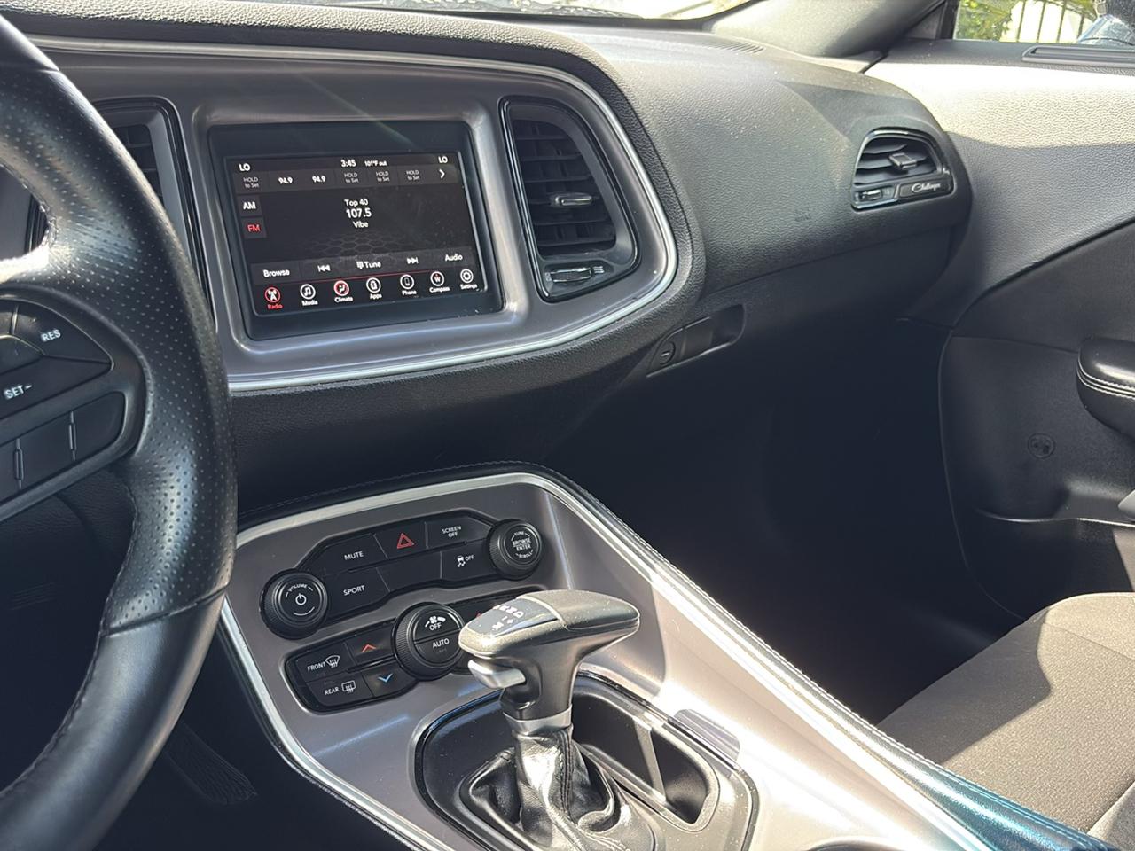 Dodge Challenger SXT RWD 2022
