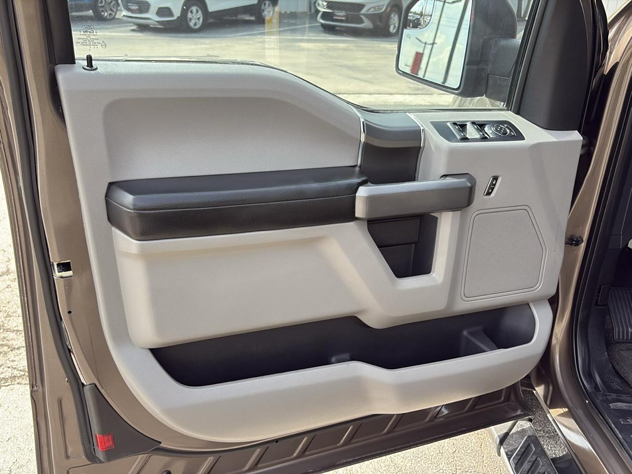 Ford F-150 2WD SuperCab 145" XLT 2015
