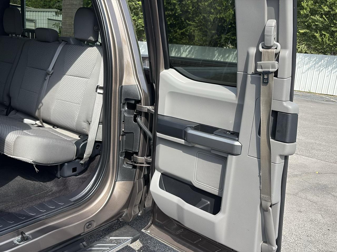 Ford F-150 2WD SuperCab 145" XLT 2015