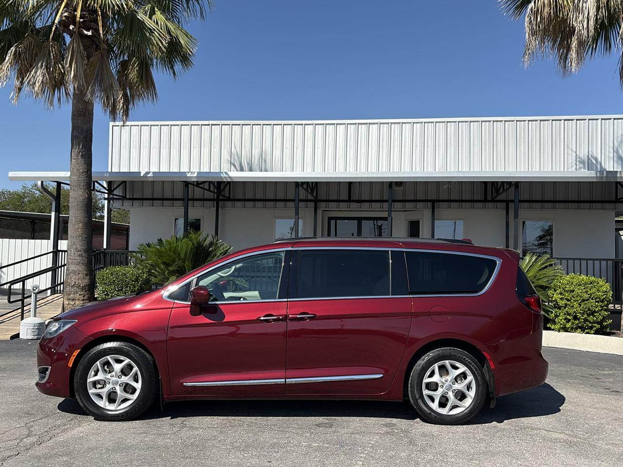 Chrysler Pacifica Touring-L FWD 2017