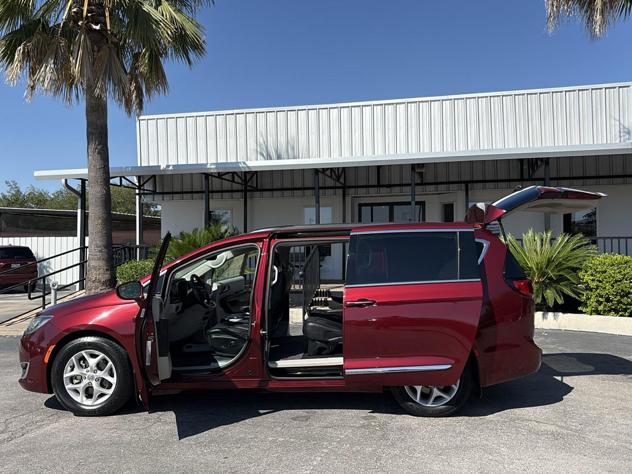 Chrysler Pacifica Touring-L FWD 2017