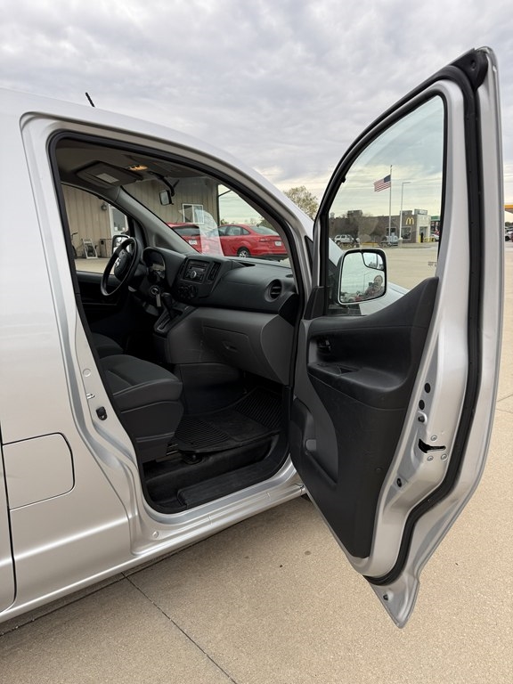 Nissan NV200 SV 2017 Nissan NV200 SV 2017