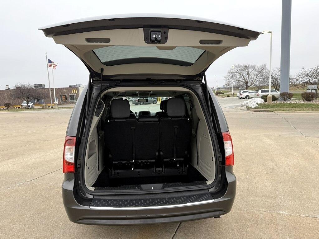 Chrysler Town & Country Touring 2016