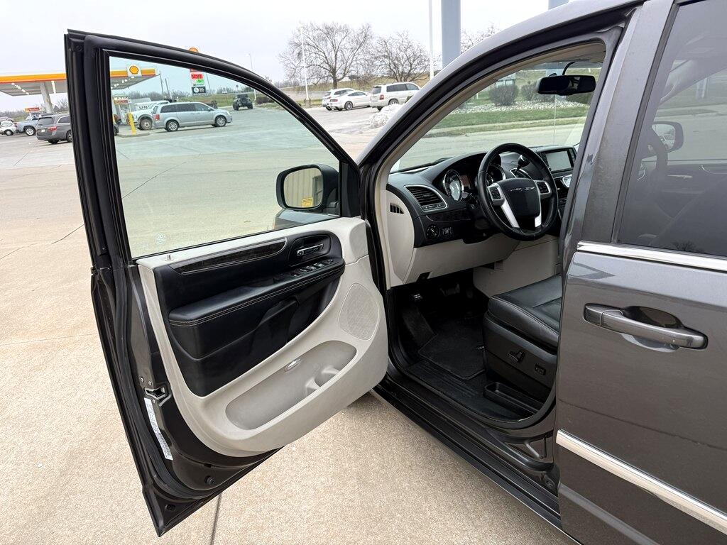 Chrysler Town & Country Touring 2016